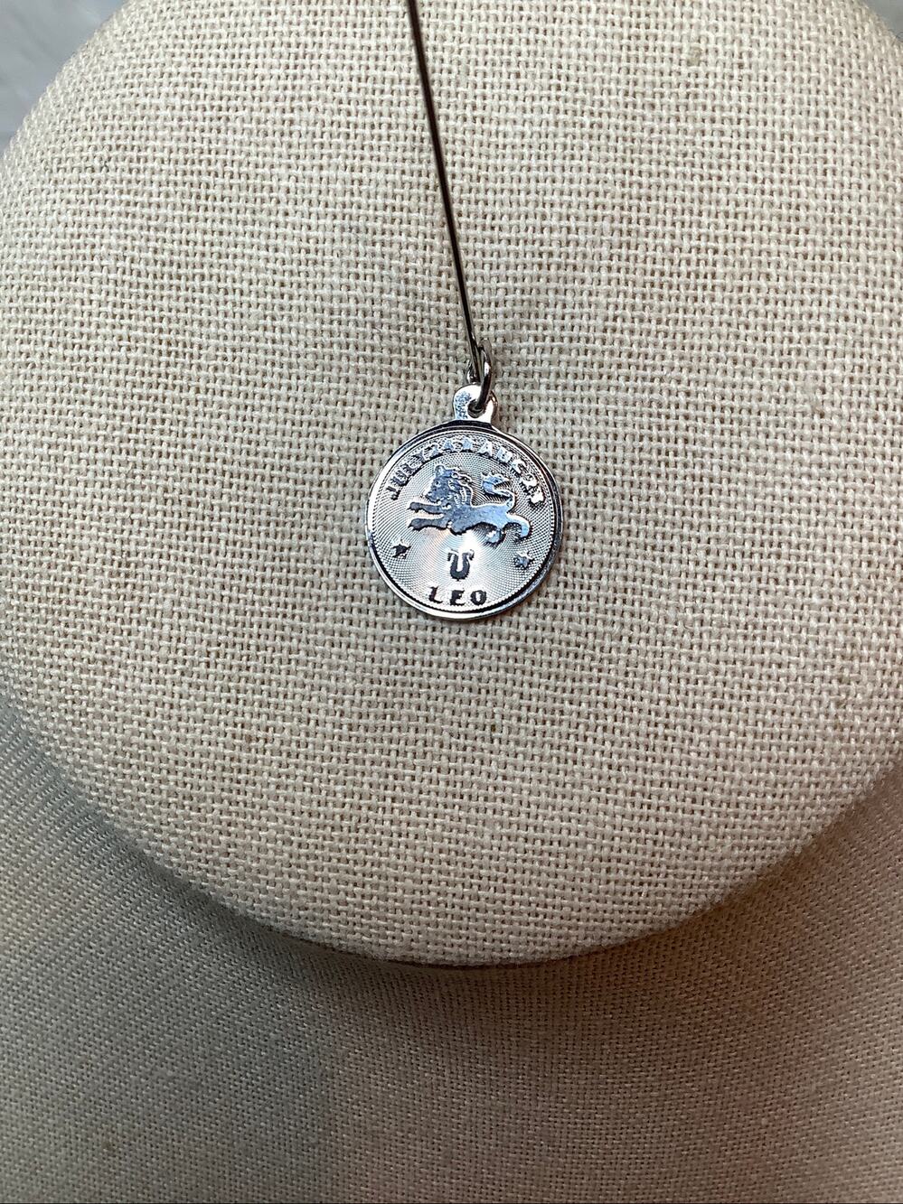 925 Sterling Silver Leo Zodiac Sign Medal Charm Pendant Necklace Vintage A7-17